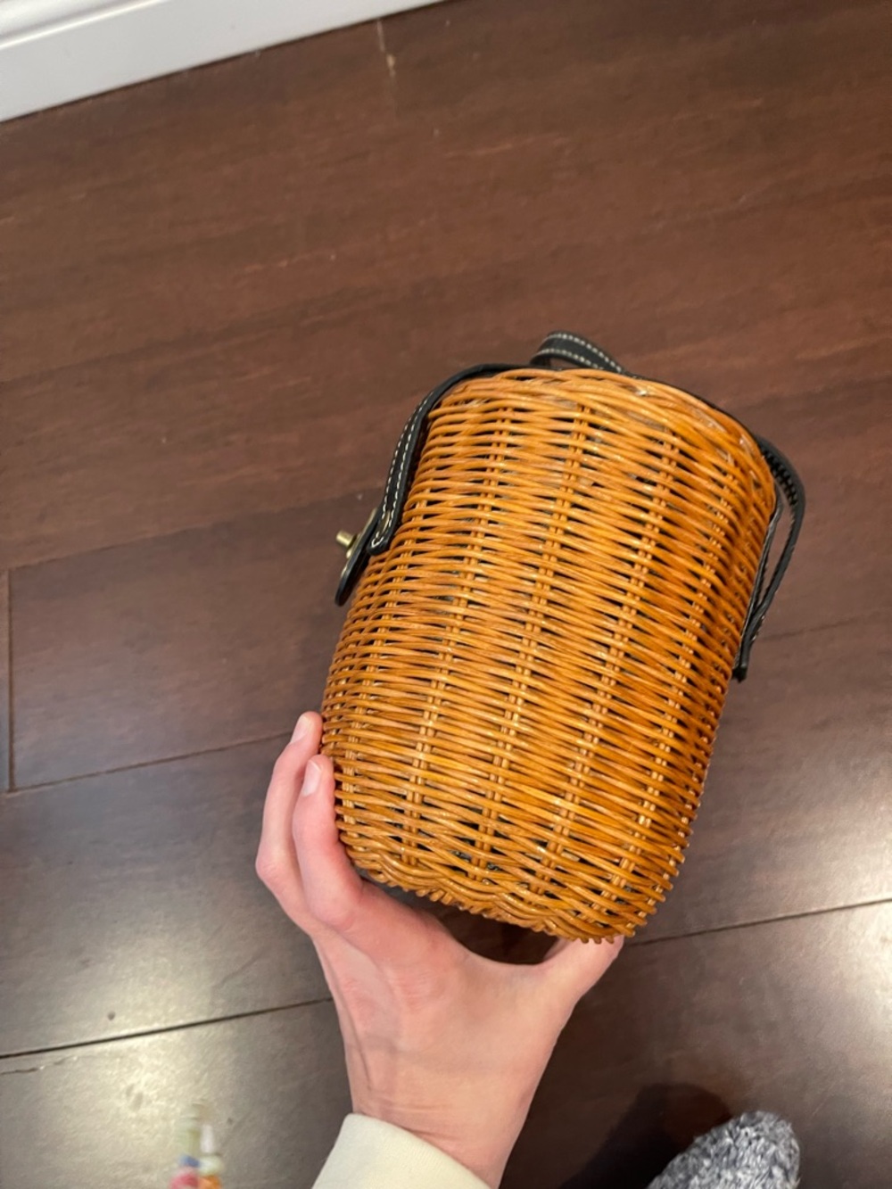 picnic style woven bag - Picture 4 of 7
